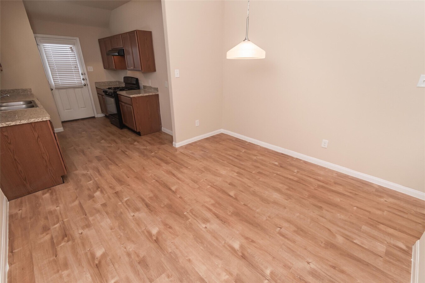 Photo - 2454 Peterborough Way