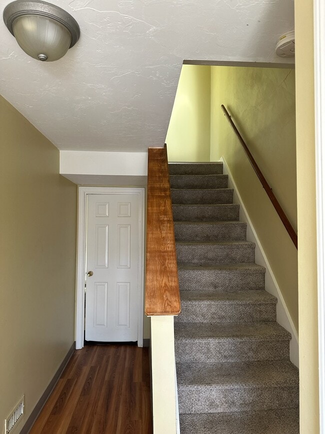 Photo - 16 Ledgecrest Dr