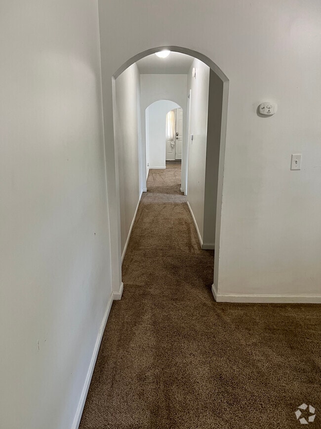 Main hallway - 326 Lafayette Ave Rental