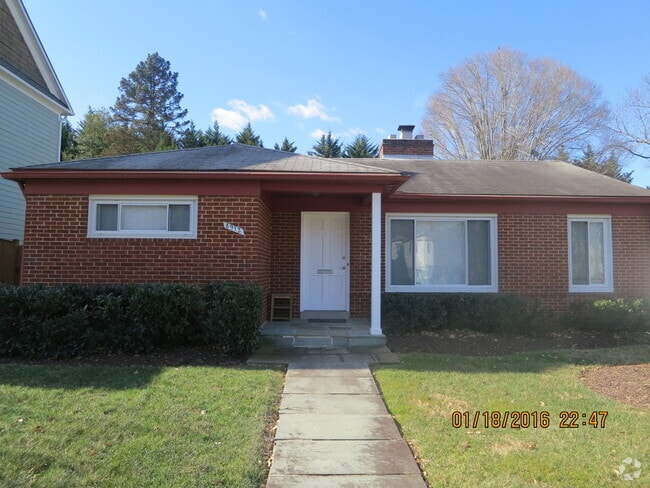 Building Photo - 3br Bethesda Rental