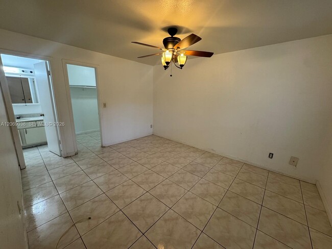 Photo - 8793 NW 39th St Unidad .