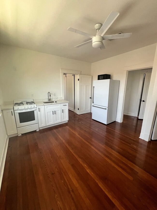 Photo - 4bd/2ba with Central AC Walking Distance to Campus. Text 510-631-1171 for more info!