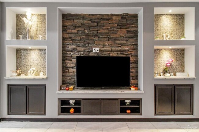 Photo - 30 Queens Ave