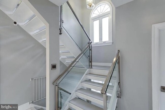 Building Photo - 4611 Charleston Terrace NW