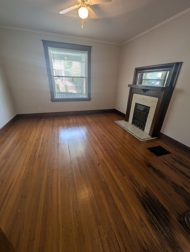 Building Photo - 3111 Linwood Ave Unit 1