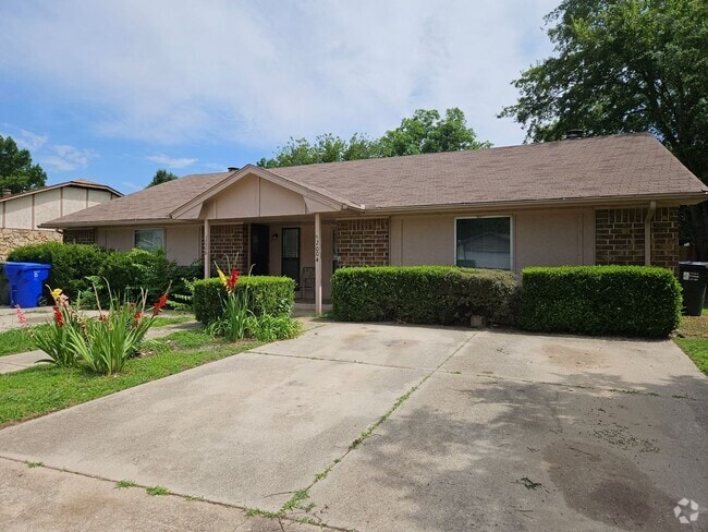 Building Photo - (2) Bed/(1) Bath Duplex in SE Norman Avail... Rental