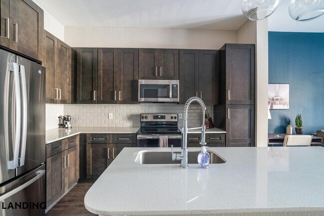 1535 Canal St Unit 913