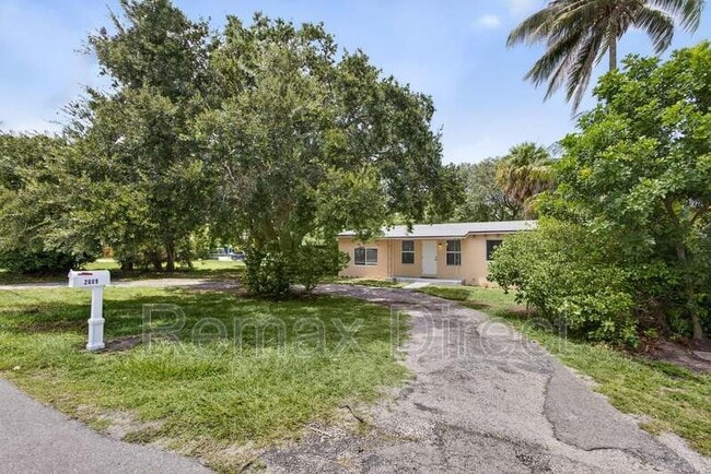 Photo - 2609 Richard Rd