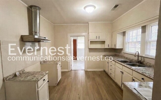 Photo - 504 Francis Pl SW