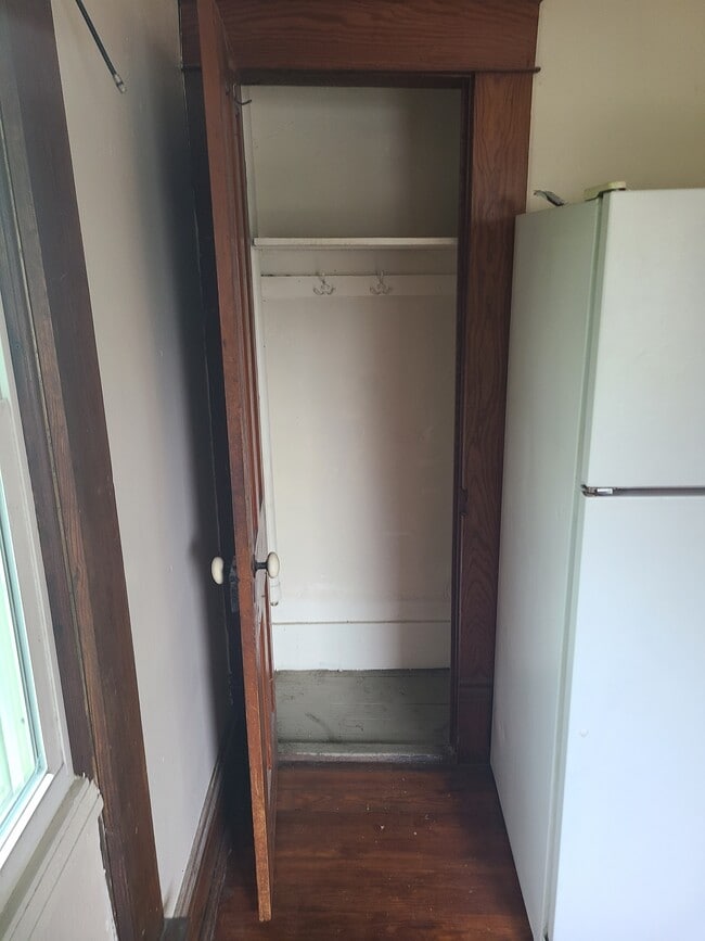 Photo - 460 S Main St Unit Upstairs
