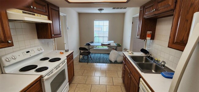 Photo - 8811 Clearbrook Trail