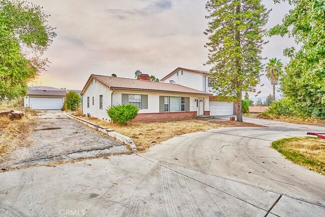 Photo - 2751 Batson Ave