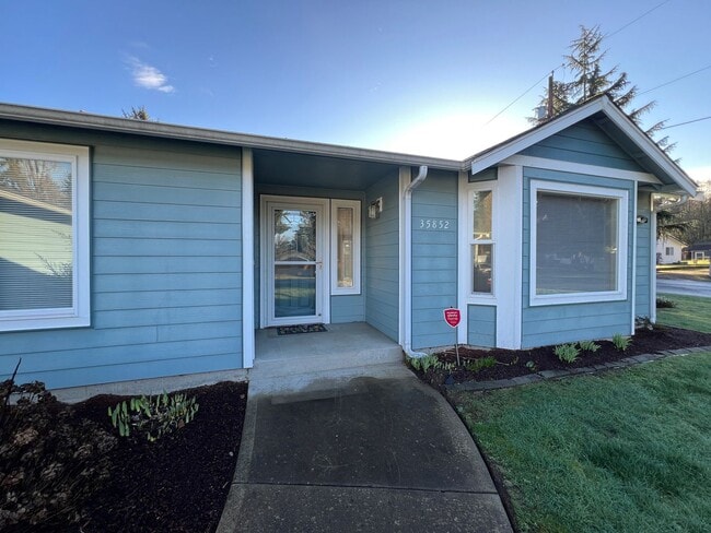 Photo - Exceptional 2200 sq ft Three Bedroom 2 Bath Rambler in Fed Way - with A/C