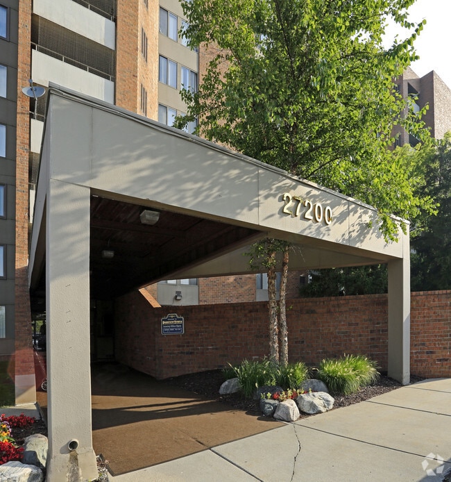 Parkview Tower Apartments For Rent in Warren, MI