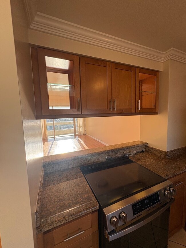 Photo - 2 bedroom, 2 bath, 1 parking Banyan Tree Plaza (Punahou) Unidad 2005