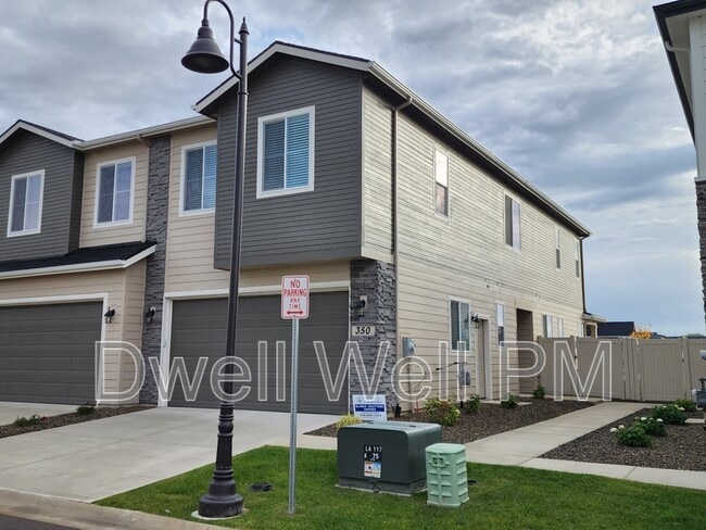 Building Photo - 350 N Lagrasse Ln