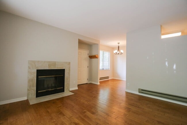 Photo - Richmond Marina Bay Condo In Gated Community