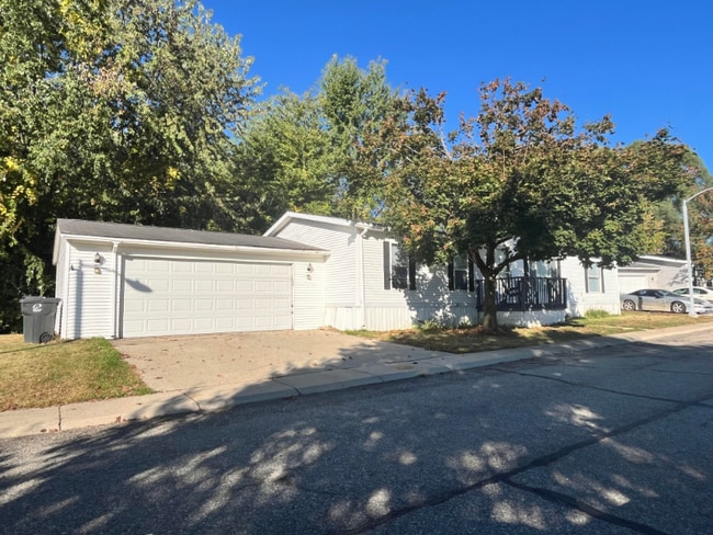 Building Photo - 2500 Mann Rd