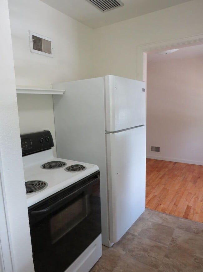 Photo - 3 Bedroom / 1.5 Bathroom Home in Convenien...