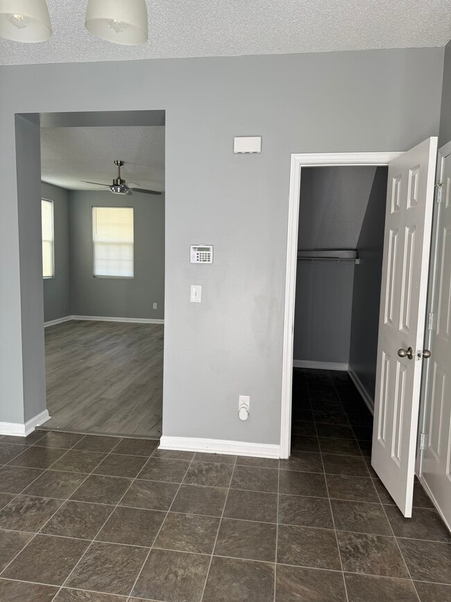 Photo - 721 Pebblestone Dr