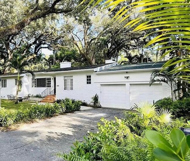 Photo - 400 NE 86th St Casa