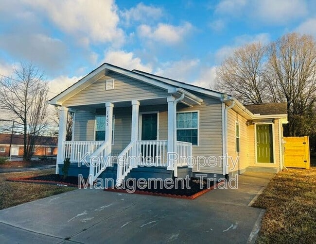 Photo - 1405 Leonard Ave