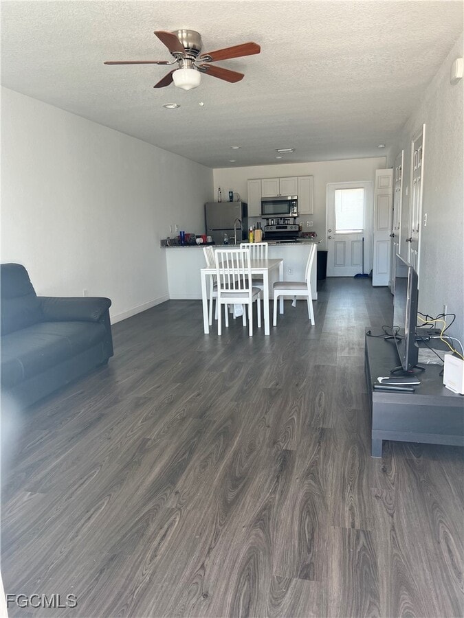 Photo - 701 S Lopez St Unit 1