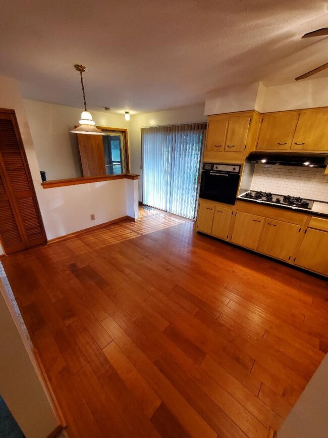 Photo - 6814 Ravenwood Ave NW