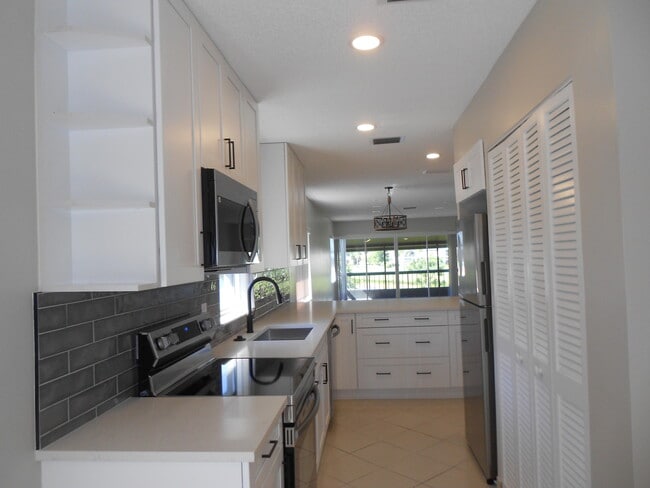 Photo - 13809 Royal Palm Ct Unit B