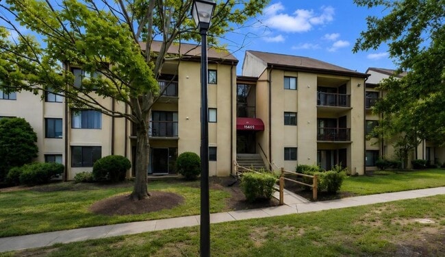 Building Photo - 15609 Dorset Rd Unit #63