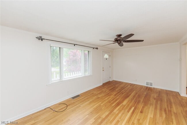 Photo - 7381 Portage St