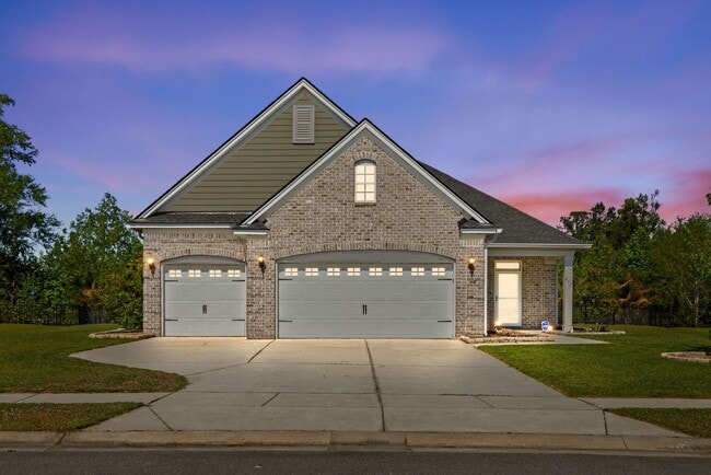 Building Photo - Savannah Quarters!