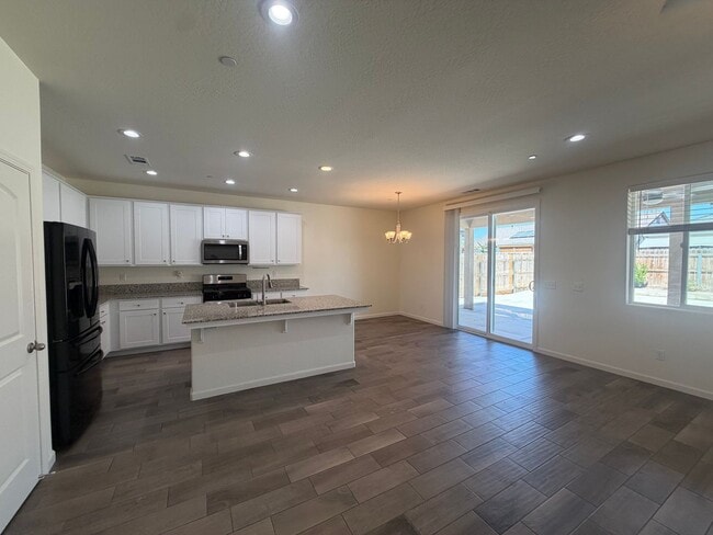 Photo - 2042 Sherbrook Ave