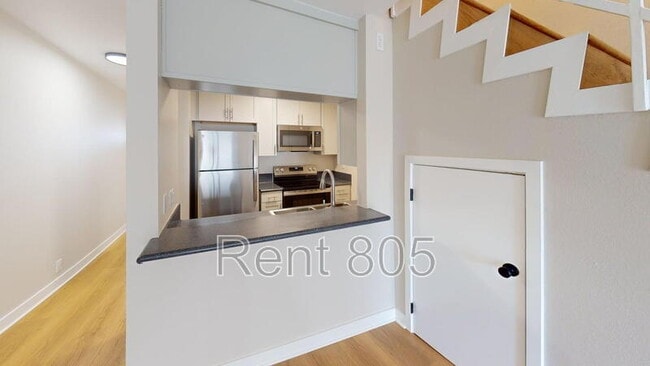 Photo - 309 E Surfside Dr