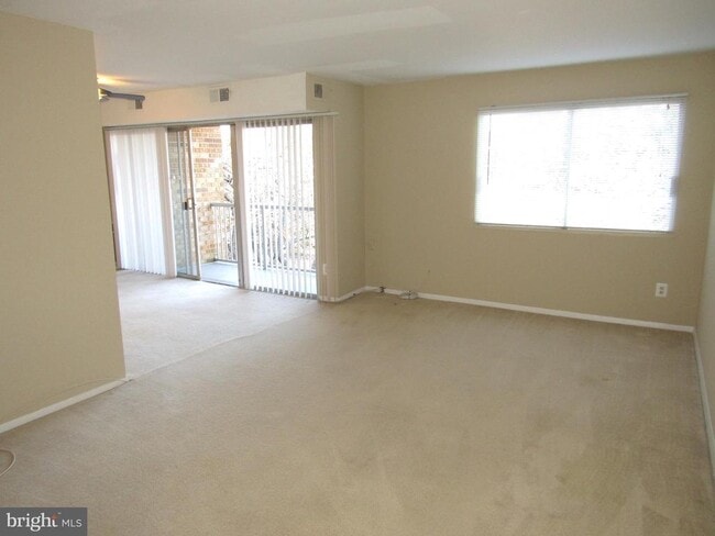 Building Photo - 2909 Charing Cross Rd Unit 14 Rental