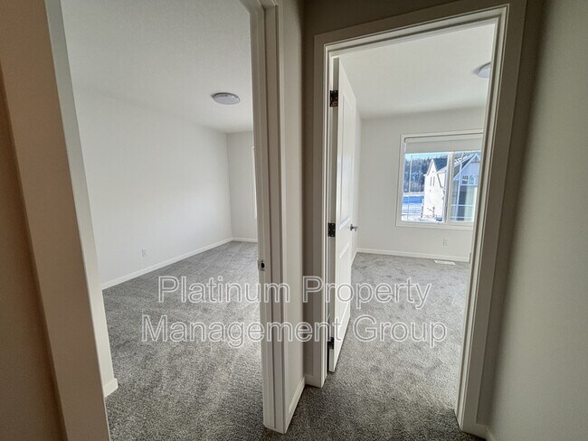 Photo - 45 Creekview Mnr SW