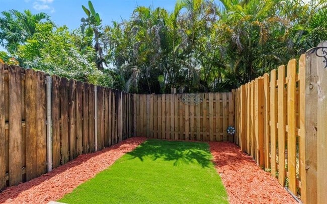 Building Photo - 6131 SW 42nd Ct Rental