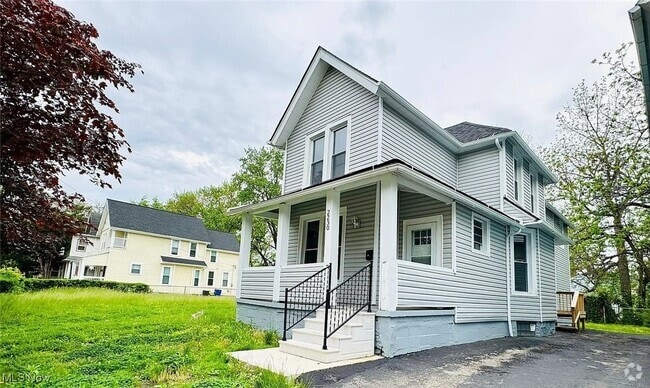 Building Photo - 2230 E 90th St Rental