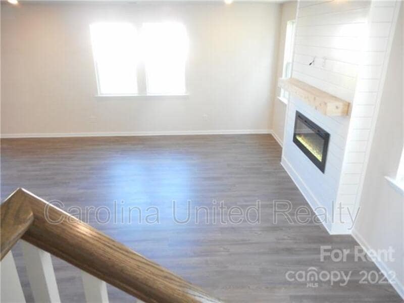 Photo - 5022 Markfield Ln