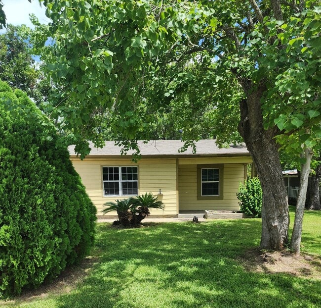 Photo - 500 Bluebonnet Dr