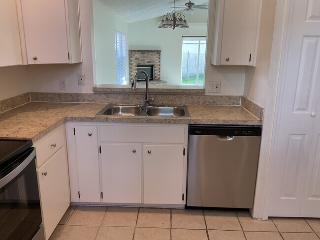 Photo - 256 Daniels Pointe Dr