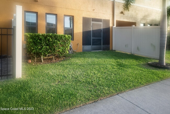 1310 Lara Cir