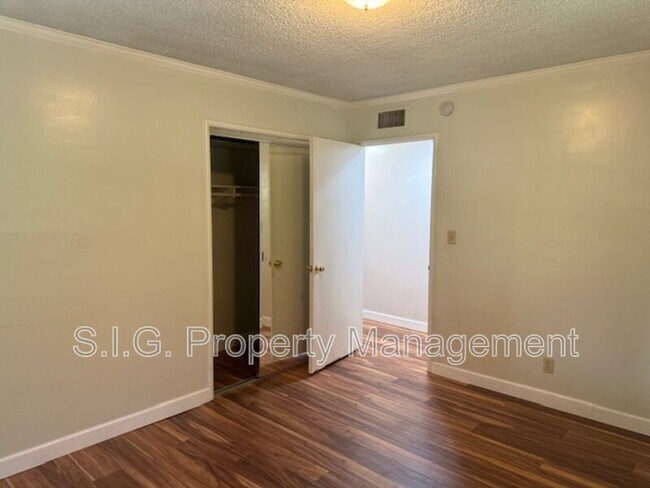 Photo - 2279 Saranne St