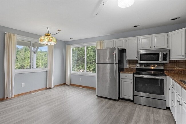 Photo - 370 Harwood Ave