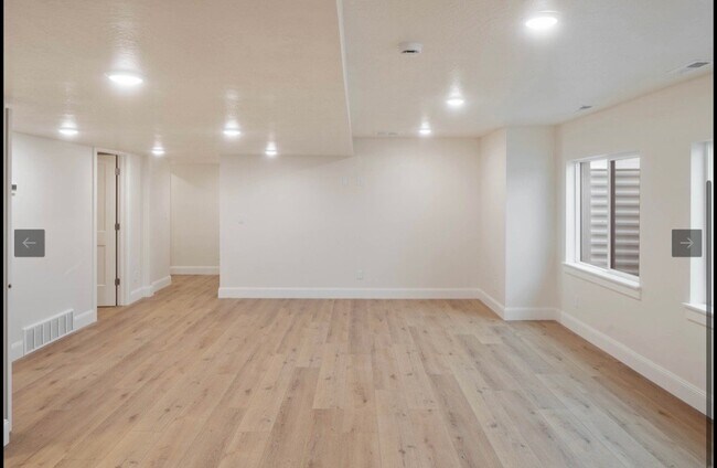 Photo - 52 W 650 N