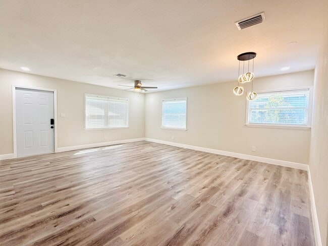 Photo - 1735 Michigan Ave NE