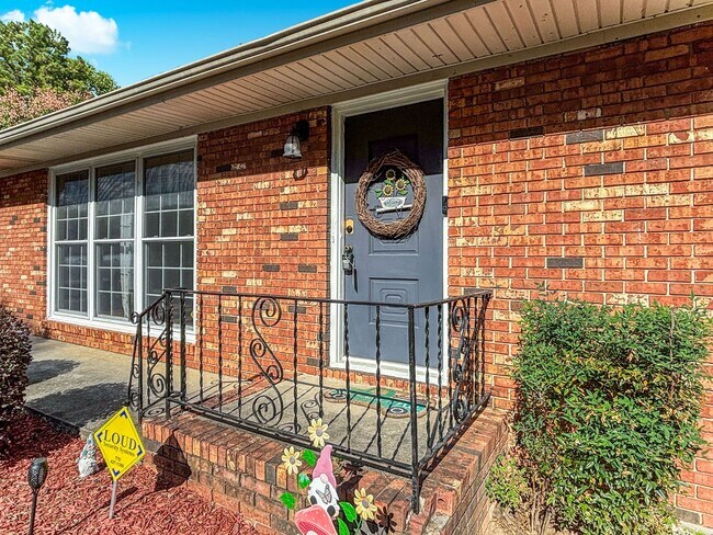 Photo - Spacious 3 BR/2 BA in Powder Springs!