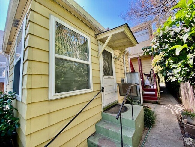 Building Photo - 1035-1035 Taylor Ave Unit 1035 1/2 Rental