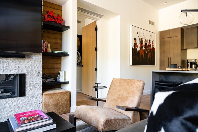 Building Photo - 4 Boathouse Way