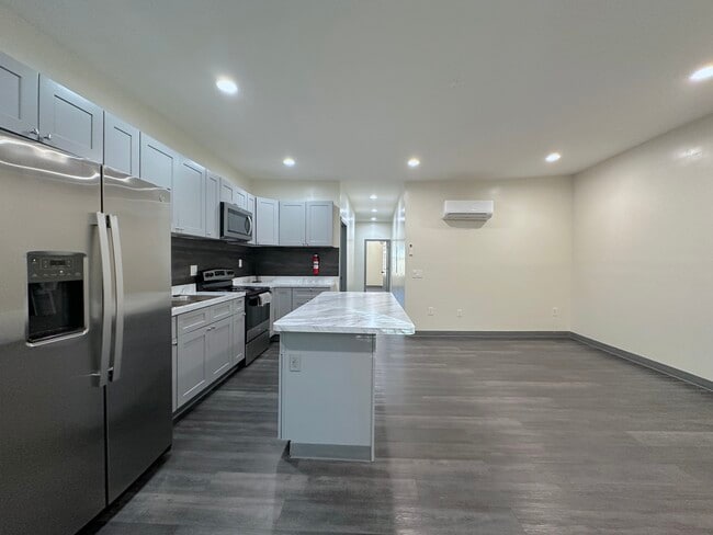 Photo - 405 Liberty St